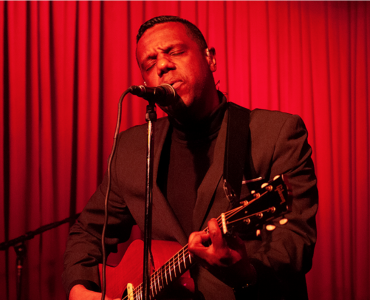 Murray A. Lightburn announces new UK dates, Canada dates with Metric