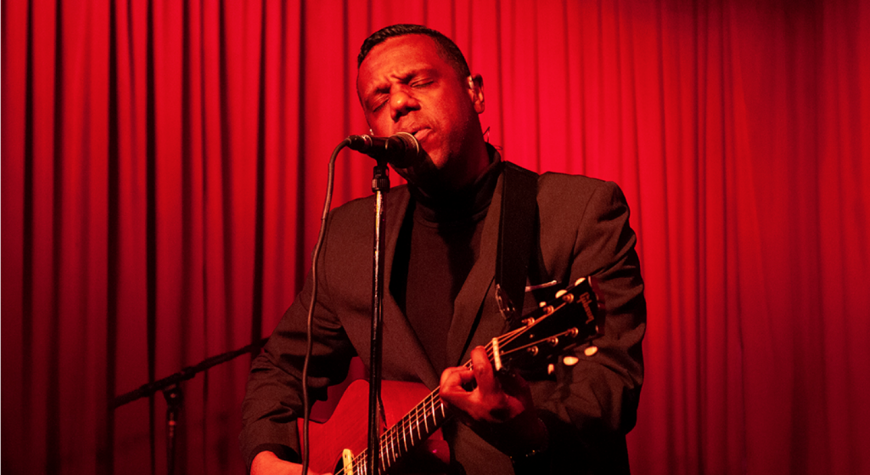 Murray A. Lightburn announces new UK dates, Canada dates with Metric